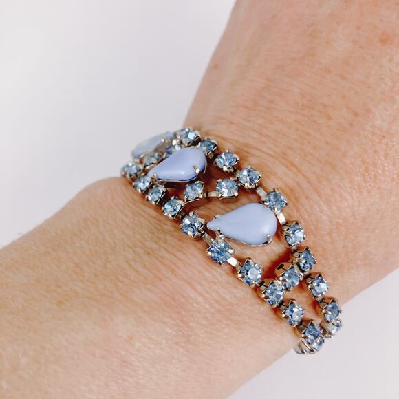 Vintage 1950s Blue Glass Rhinestone Moonglow Bracelet Mid Century Silver Tone - Picture 5 of 15